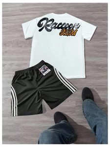 เสื้อยืดแขนสั้นลายกราฟิกสำหรับผู้ชาย ชุดเซ็ตเสื้อยืดและกางเกงขาสั้นสองชิ้น ชุดลำลองแบบมีเชือกผูก - Product Image 6