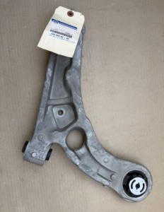 Suministros al por Mayor para Ensamblaje de Suspensión de Automóviles, Brazos de Control Superiores y Inferiores Delanteros del Chasis - Product Image 1