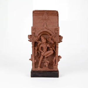 Sculpture Gajasura Vadha |   Réplique de relief de temple du 10ème siècle représentant Shiva tuant un démon, provenant d'un musée - Product Image 1