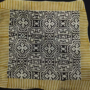 Pañuelo Cuadrado Étnico de Algodón Hecho a Mano Naaz Textile, Estampado Floral, Juego de Pañuelo para el Cuello, Ideal para el Verano, Suave al Contacto con la Piel - Product Image 2