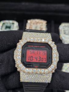 Montre personnalisée compatible DW5600, style premium avec lunette en acier inoxydable glacée, style DW5600 personnalisé - Product Image 1