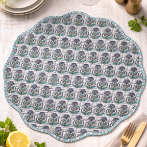 Sets de table modernes personnalisables en coton matelassé à imprimé floral, fins, réversibles et lavables en machine - Product Image 1