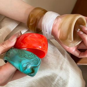 Pulsera de resina contemporánea para mujer, accesorios de moda, brazaletes artísticos hechos a mano de resina para mujer, ropa de lujo - Product Image 3