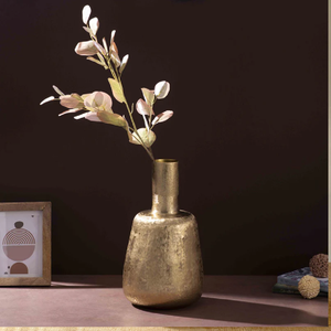 Elegantes jarrones cilíndricos de latón texturizado. Centro de mesa decorativo para el hogar con acabado en oro premium. Disponible a precios de mayorista. - Product Image 2