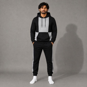 Ensemble de survêtement pour homme noir et gris clair avec sweat à capuche et pantalon de jogging à empiècements latéraux pour le streetwear - Product Image 1