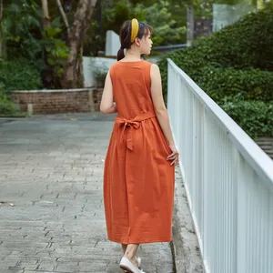 เดรสยาวผ้าฝ้ายลินินสไตล์โบฮีเมียน สีส้มสนิม แขนกุด ทรงเอไลน์ หลวมสบาย ใส่ได้ในฤดูร้อน - Product Image 2