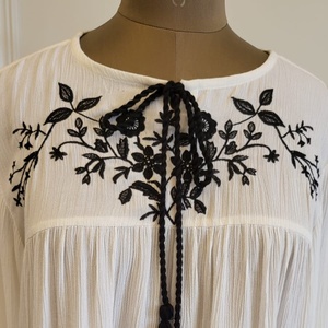 Camiseta sin mangas de manga larga con diseño de moda arrugado de algodón con bordado Floral de la mejor calidad para mujeres y niñas, botón de punto, primavera transpirable - Product Image 1