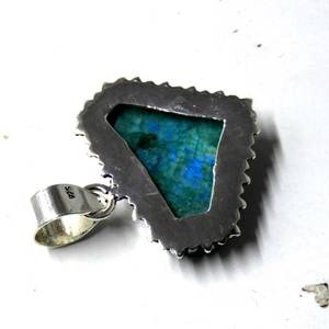 Pendentif artisanal vintage en argent sterling plaqué or avec serti clos et pierre de lune verte, élégant bijou en pierre précieuse naturelle - Product Image 3