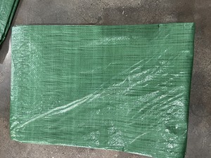 Bâche colorée écologique en PE/HDPE/LDPE, tissée unie, résistante à l'eau, au vent et aux UV, 700D-1500D, sur mesure pour l'extérieur - Product Image 6