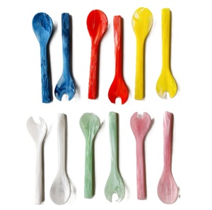 Cuchara de resina para mesa de comedor, hecha a mano, brillante y pulida, con mango de resina para utensilios de cocina, producto en oferta. - Product Image 1