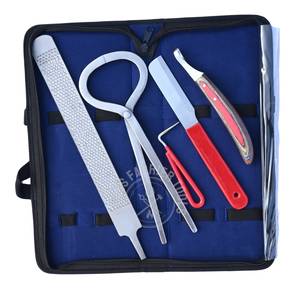 Kit d'outils de fermeur avec râpe à double face pour le finissage des sabots, testeur de sabots, outil de soulagement de la douleur, couteau à abcess, couteau à dégrossir et cure-sabot - Product Image 1