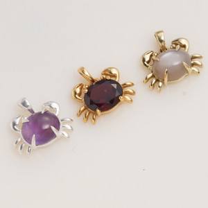 Pendentif en pierre de lune pêche naturelle, laiton doré, inspiré de l'océan, bijoux en pierres précieuses faits à la main, cadeau unique pour femmes - Product Image 2