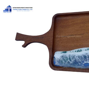 Planche à découper en bois Thanh Tung Thinh, forme rectangulaire, avec poignée et design océanique en résine, fabriquée au Vietnam - Product Image 5
