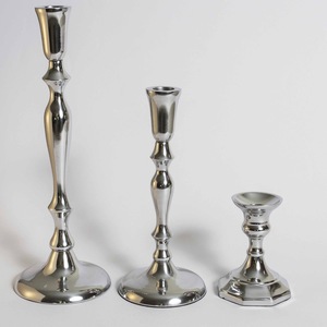 UNICORN HANDICRAFTS Candelabro de Aluminio Hecho a Mano, Candelabro de Metal Negro, Decoración Navideña Ecológica de Estilo Vintage - Product Image 1