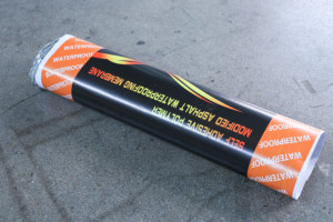 Rouleaux de membrane d'étanchéité en asphalte bitumineux HDPE auto-adhésifs pour toiture et utilisation souterraine - Product Image 3