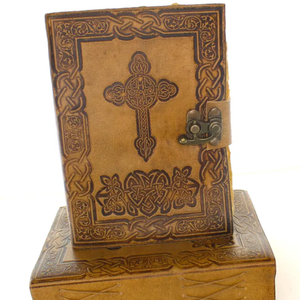 Diario de cuero con cruz de Jesús en relieve de 5 x 7 pulgadas, con cerradura, hecho a mano, cuaderno cristiano vintage, regalo. - Product Image 5