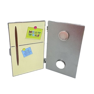 Artisanat métallique en émail doux personnalisé avec finition nickel noir, or, argent, cuivre et paillettes - Product Image 2