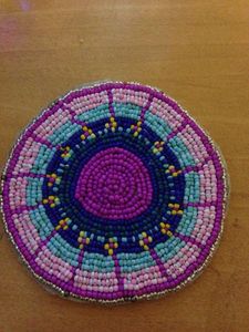 Posavasos Artesanales con Bordado Floral y Cuentas, Hechos a Mano, Forma Personalizada, Decorativos para Mesas de Comedor y Cafeterías - Product Image 2