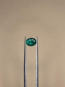 Esmeralda Verde Zambiana Natural de 6x8 mm, Corte Ovalado, Pulida, para Joyería - Product Image 2