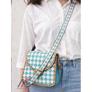 Nuevo Bolso de Mano de Cuero Tallado a Mano, Estilo Bohemio Gitano, Bolso Bandolera Hecho a Mano con Diseño a Cuadros, Bolso Mensajero para Mujer - Product Image 1