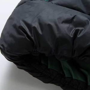 Chaleco acolchado con capucha para hombre, color liso, cortavientos, con cierre de cremallera, informal, de invierno, con relleno de poliéster, sin mangas, de corte regular, en tendencia. - Product Image 4