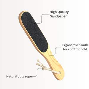 Exfoliante de pies de madera UBI con mango largo de madera y papel de lija para eliminar callosidades, piel muerta, pies y talones secos, para usar en la ducha. - Product Image 2