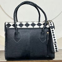 Sac fourre-tout à bandoulière en cuir de vachette fait main, motif à carreaux, motif floral sculpté, pour femme, vente en gros
