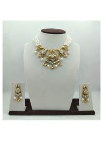 Conjunto de Collar de Perlas Plateadas Tradicionales con Trabajo Kundan y Pendientes a Juego, Acabado Antiguo, Joyería Étnica para Novias - Product Image 2