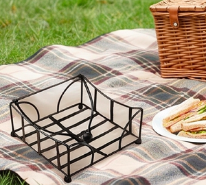Porte-serviettes en métal avec revêtement noir au design élégant, idéal pour l'hôtellerie, la restauration et la décoration de mariage - Product Image 1
