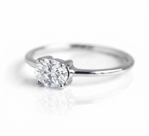 Anillo Solitario Clásico Rhaya Jewels de Plata de Ley 925 con Baño de Rodio y Circonita Ovalada, Engaste de Garras, Delicado, para Aniversario de Mujer - Product Image 2