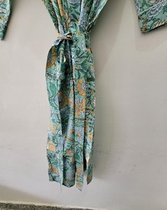 ชุดกิโมโนผ้าฝ้ายพิมพ์ลายด้วยมือหรูหรา, ชุดคลุมหรูหราสีเขียวเสจชุดเดรสลายดอกไม้อเนกประสงค์ใส่ได้ในฤดูร้อน - Product Image 2