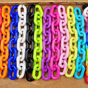 Chaîne longue massive en résine, maillons grands et creux, style moderne, mélange de couleurs, punk, multi-pièces, artisanale, pour décoration d'anniversaire et de maison - Product Image 1