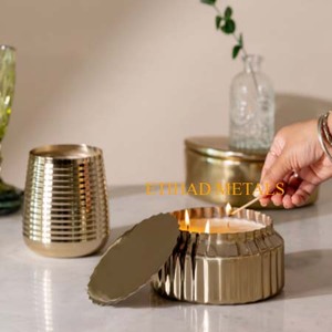 Portavelas decorativo de metal, portavelas con diseño de oro luminoso, velas aromáticas, velas votivas doradas, hechas a mano. - Product Image 3