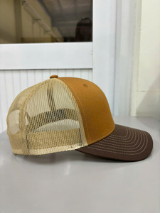 Casquette Trucker Bicolore avec Logo Personnalisé, 6 Panneaux, Profil Moyen, Dos en Maille Respirante pour Usage Sportif et Décontracté, Fabriquée au Vietnam - Product Image 4
