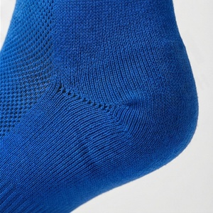 Chaussettes de sport en coton fines, respirantes et absorbantes, couleur personnalisée, performance athlétique, entraînement en salle de sport, fitness, course à pied - Product Image 6