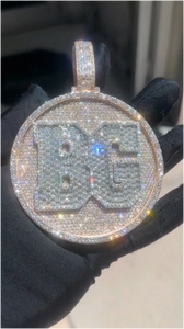 CONCEPTION - Collar con Colgante de Moissanita VVS Personalizado con Diseño de Letra o Nombre, Estilo Iced Out, Brillante, en Oro Blanco - Product Image 4