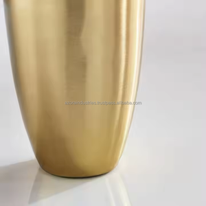 Florero de latón elegante artesanal para decoración del hogar, centro de mesa de sala de estar con acabado brillante moderno de Azora Industries - Product Image 4