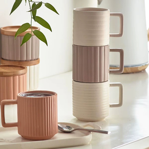 ชุดแก้วกาแฟเซรามิคลายริบบ์ทันสมัย ดีไซน์แบบซ้อนได้ ผิวด้าน จับถนัดมือ เหมาะสำหรับใช้ในบ้านและออฟฟิศ - Product Image 1