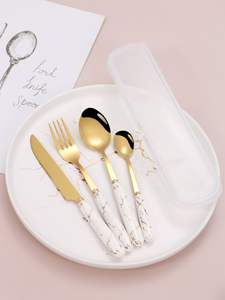 Ensemble de couverts de table inspiré du patrimoine impérial, conçu pour les grandes tables, les réceptions formelles et les dîners cérémoniels prestigieux. - Product Image 3