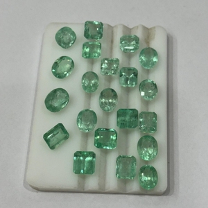 Esmeralda Colombiana Natural Transparente, Formas Mixtas, Tamaño Libre 1-4Ct, Calidad con Ligera Absorción de Aceite, Gema Suelta al por Mayor, Origen Colombia, Fina - Product Image 1
