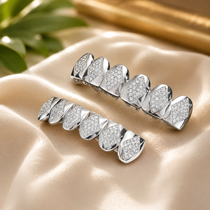 Grillz couleur argent, ensemble complet, aspect diamant, bijoux dentaires, accessoire pour les dents, pour la mode et les soirées - Product Image 2