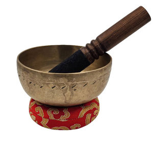 Ensemble de bols chantants tibétains martelés pour la méditation et la sonothérapie, en laiton, pour le yoga et la thérapie des chakras, avec coussin et marteau. - Product Image 3