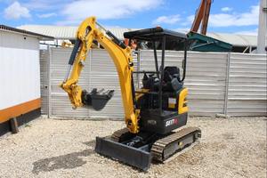 Robusta Excavadora de Cadenas Amarilla Usada de 3000 kg con Chasis Reforzado y Brazo de Alto Alcance para Trabajos Pesados de Limpieza de Terrenos - Product Image 5