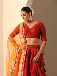 Lehenga Choli Rojo con Detalles en Naranja y Dupatta en Contraste |   Ropa Étnica Tradicional India de Diseño para Bodas y Fiestas para Mujeres - Product Image 6