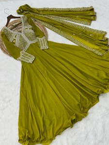 Colección de Vestidos Anarkali con Bordado de Cuentas y Lentejuelas, con Mangas Largas y Tela Georgette - Product Image 6