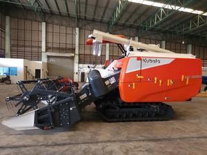Moissonneuse-batteuse multi-cultures DC108X 108HP à transmission par engrenages, moteur diesel, machine agricole haute productivité - Product Image 5