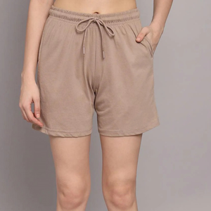 Ensemble 2 pièces pour femme en coton 100% sur mesure, t-shirt et short au-dessus du genou avec logo imprimé, style streetwear - Product Image 3