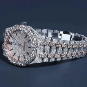 Reloj de Pulsera con Esfera Rosa y Diamantes de Moissanita de Alta Demanda, con Construcción Duradera y Brillo Brillante para Hombre, Disponible para Exportación - Product Image 1