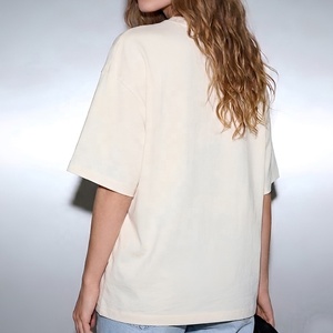 T-shirt graphique oversize pour femme, rose, avec nœud en ruban, épaules tombantes, en coton crème, style streetwear, fabricant de vêtements - Product Image 2