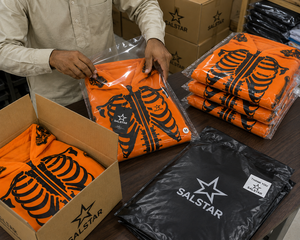 เสื้อฮู้ดดี้พิมพ์ลายโครงกระดูกแบบซับลิเมชั่น 3 มิติ สำหรับขายส่ง OEM ผลิตจากโพลีเอสเตอร์สีดำ แฟชั่นเสื้อฮู้ดดี้สำหรับสตรีทแวร์ - Product Image 5
